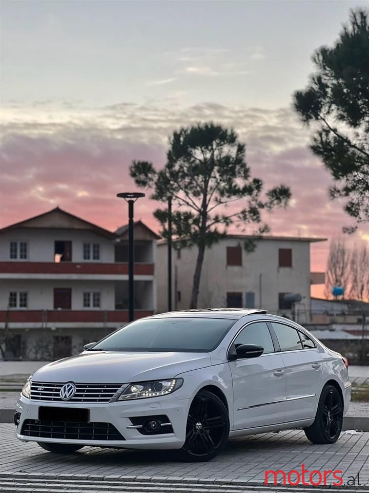 2015' Volkswagen Passat photo #1