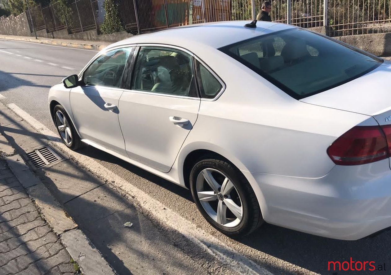 2013' Volkswagen Passat photo #1