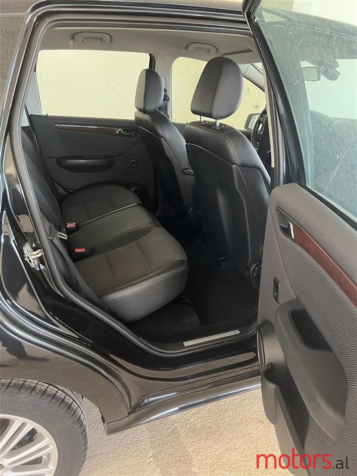 2011' Mercedes-Benz A 220 photo #4