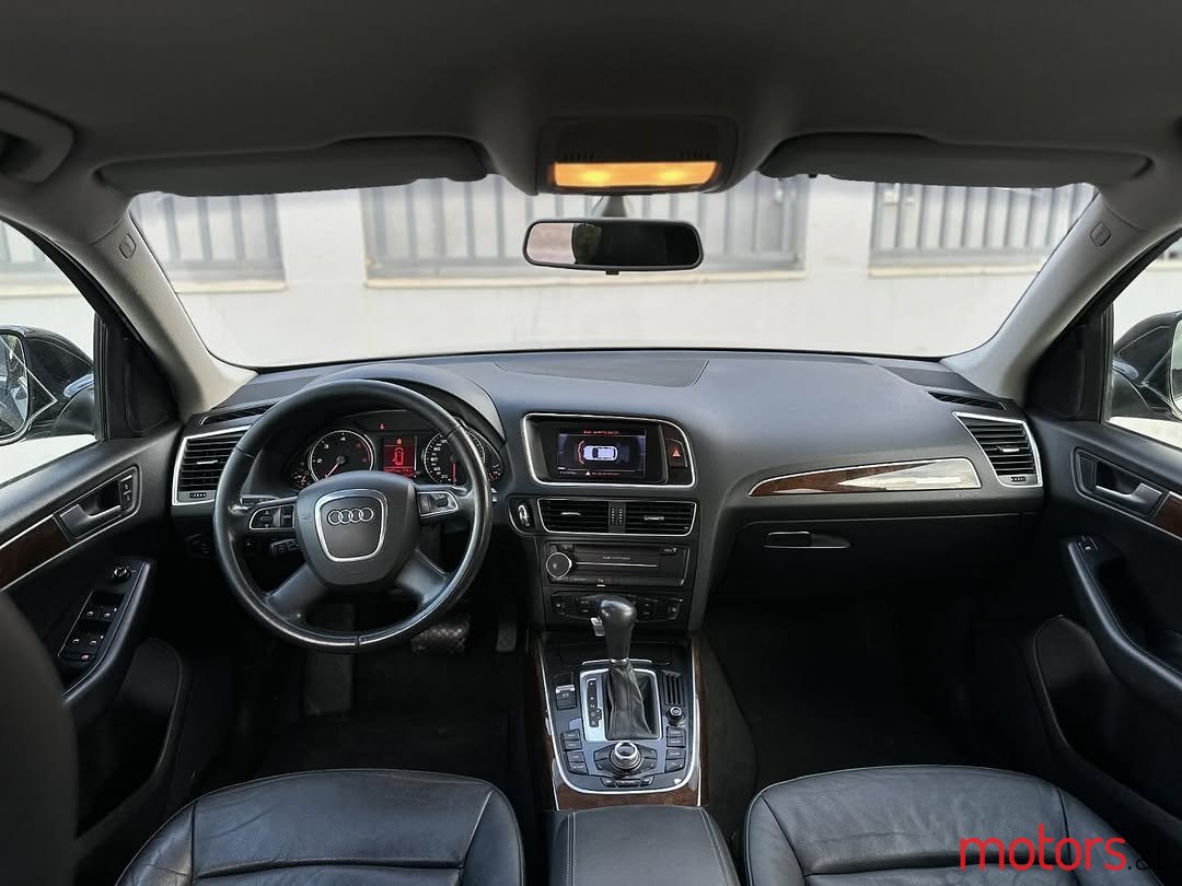 2010' Audi Q5 photo #6
