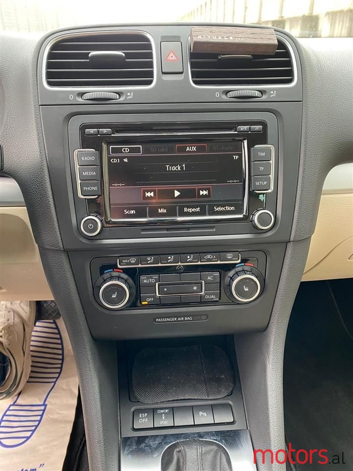 2009' Volkswagen Golf photo #6