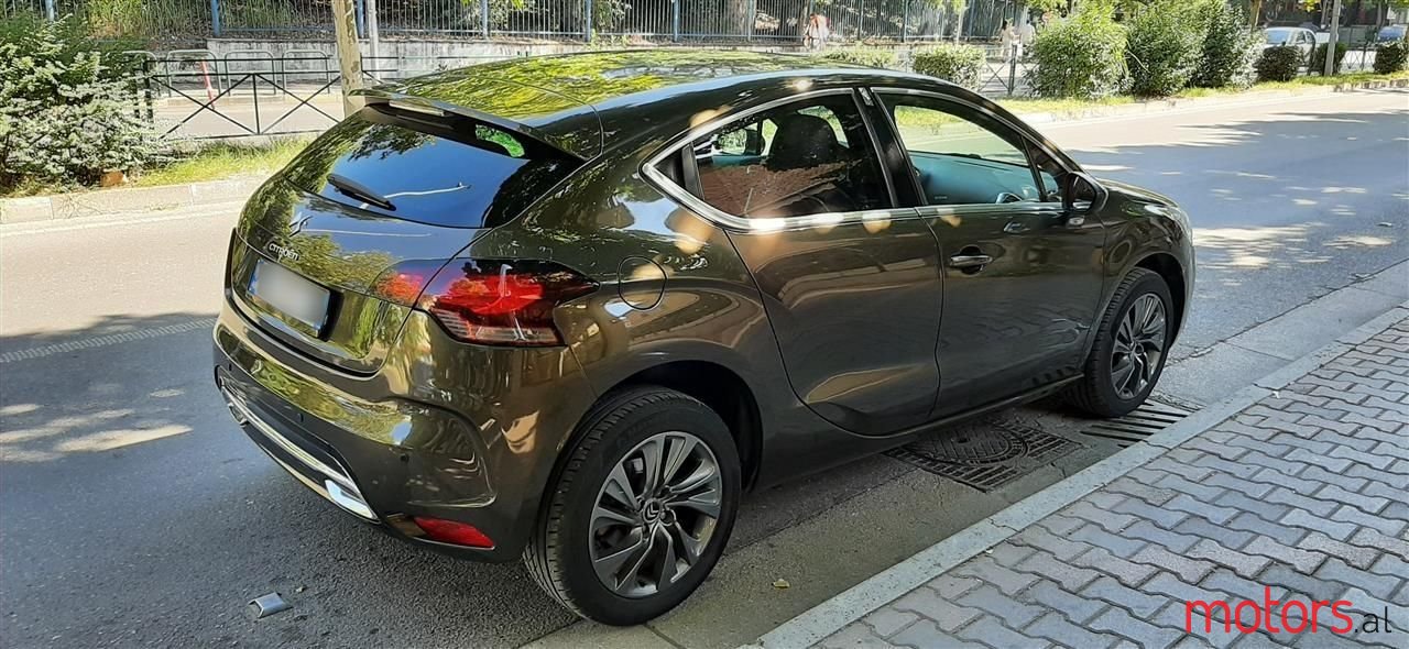 2011' Citroen DS4 photo #1