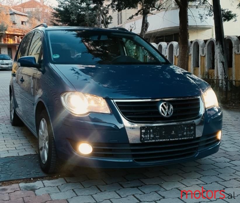 2008' Volkswagen Touran photo #4
