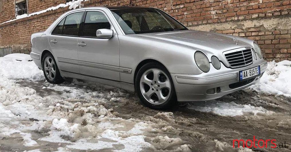 2001' Mercedes-Benz E 220 photo #2