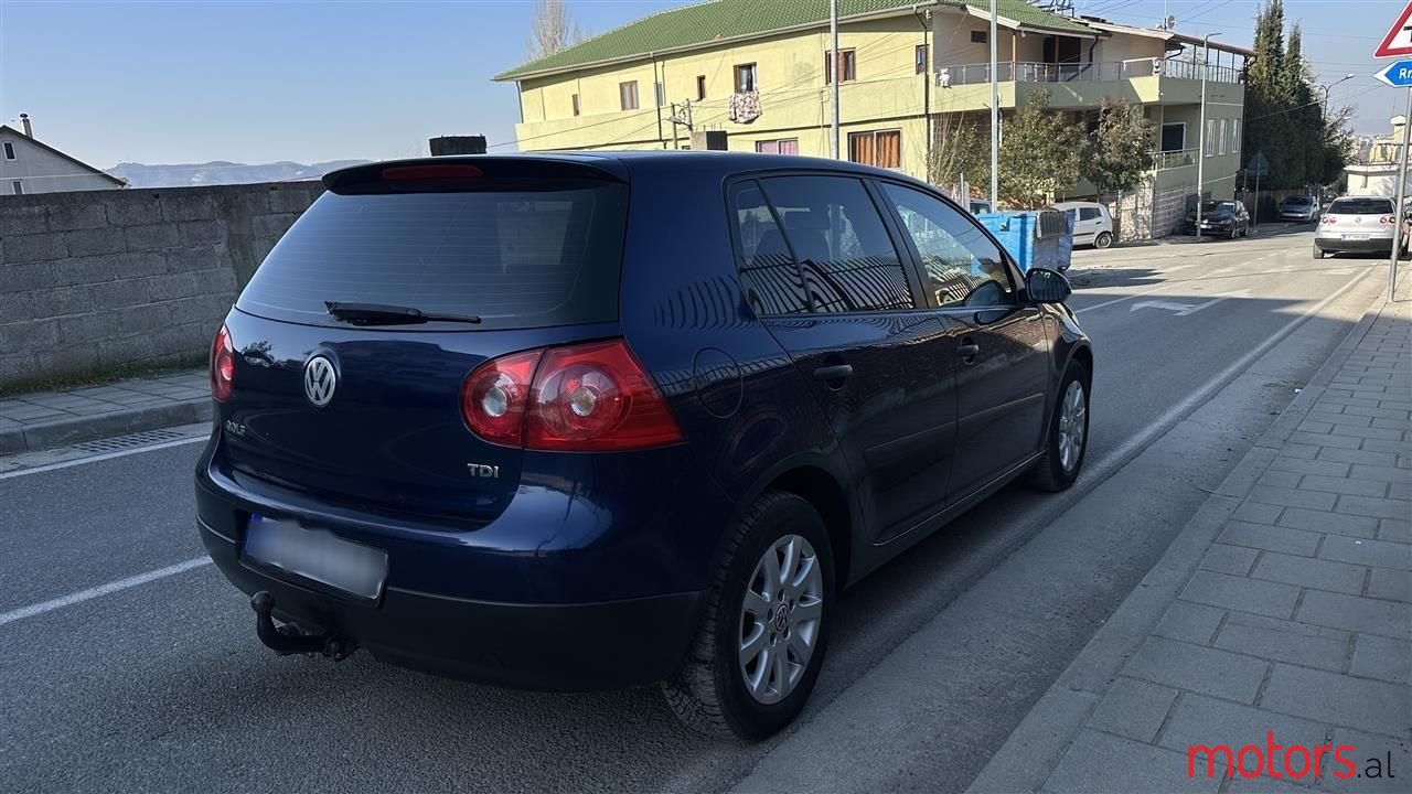 2004' Volkswagen Golf photo #5