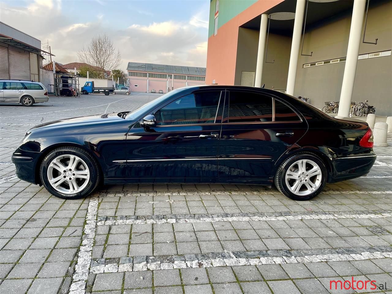 2008' Mercedes-Benz E 280 photo #3