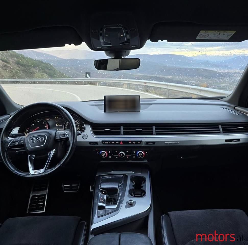 2017' Audi Q7 photo #5