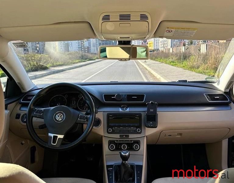 2013' Volkswagen Passat photo #5