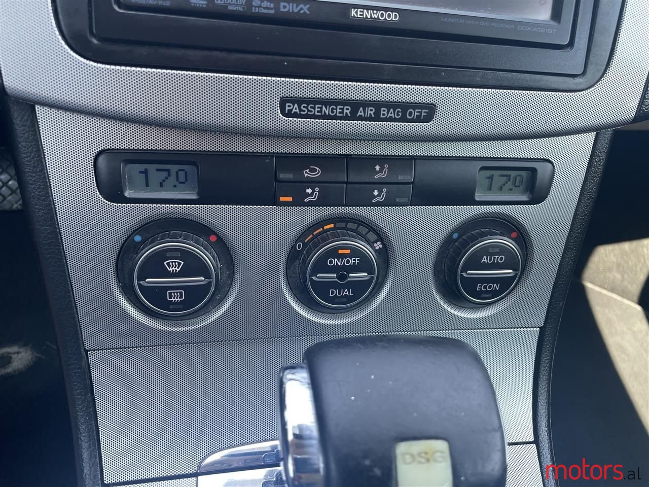 2006' Volkswagen Passat photo #2