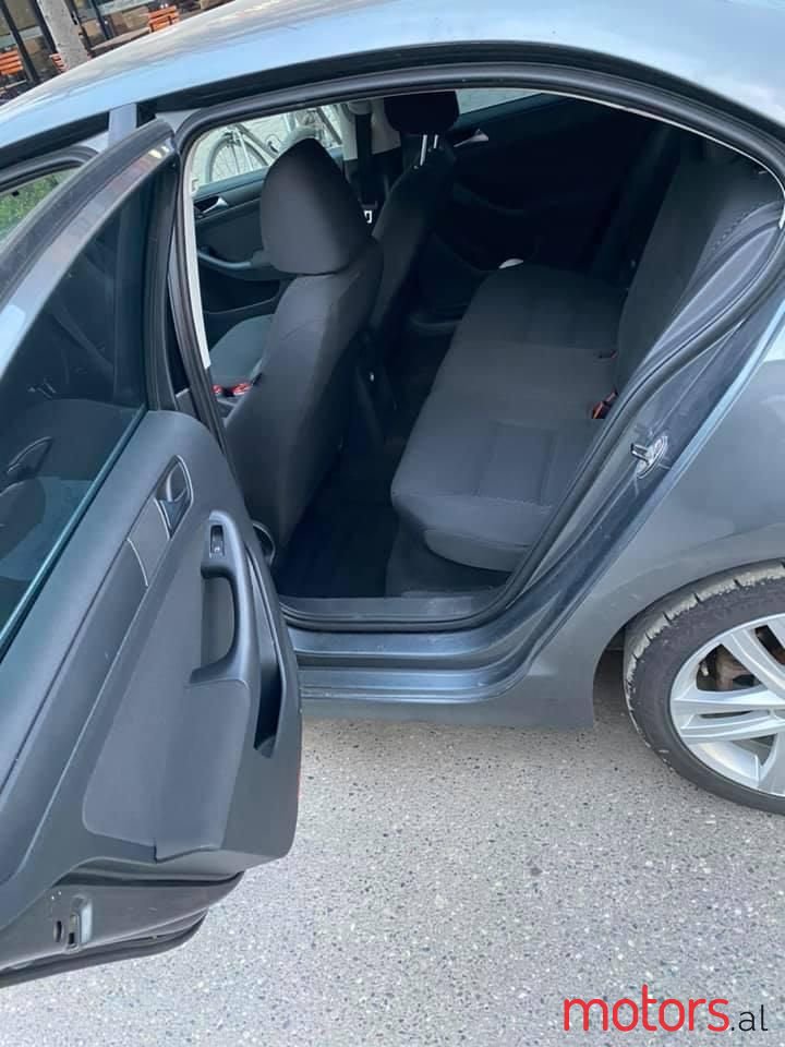 2011' Volkswagen Jetta photo #5