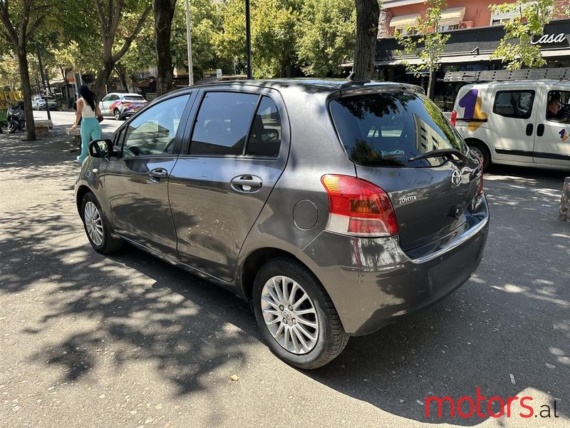 2009' Toyota Yaris photo #5