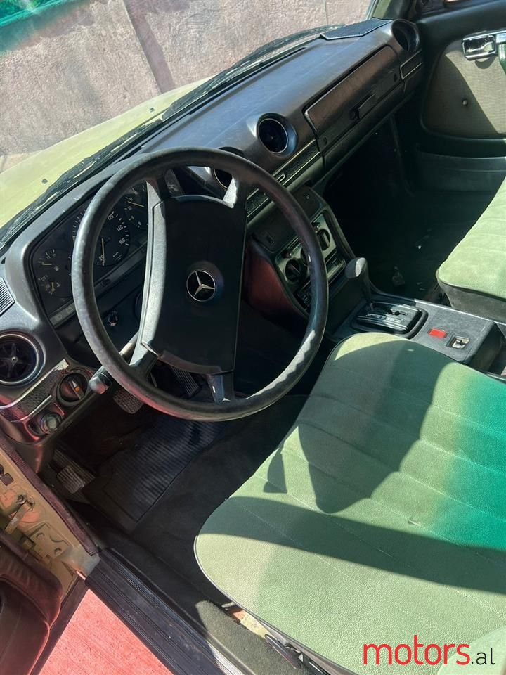 1983' Mercedes-Benz E 240 photo #3