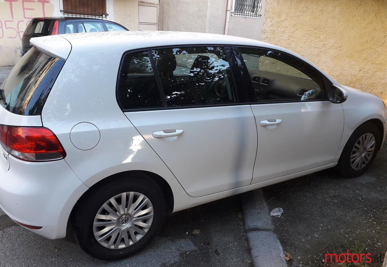 2010' Volkswagen Golf photo #1