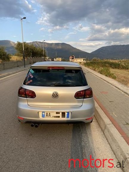 2009' Volkswagen Golf photo #2