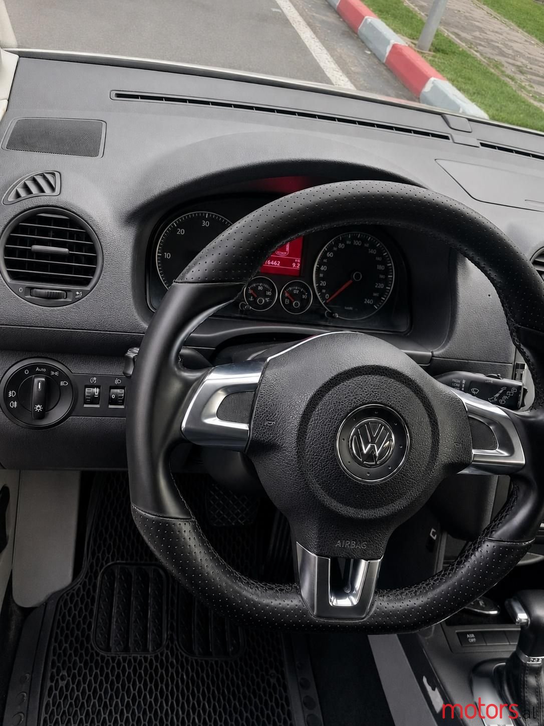 2010' Volkswagen Caddy photo #4