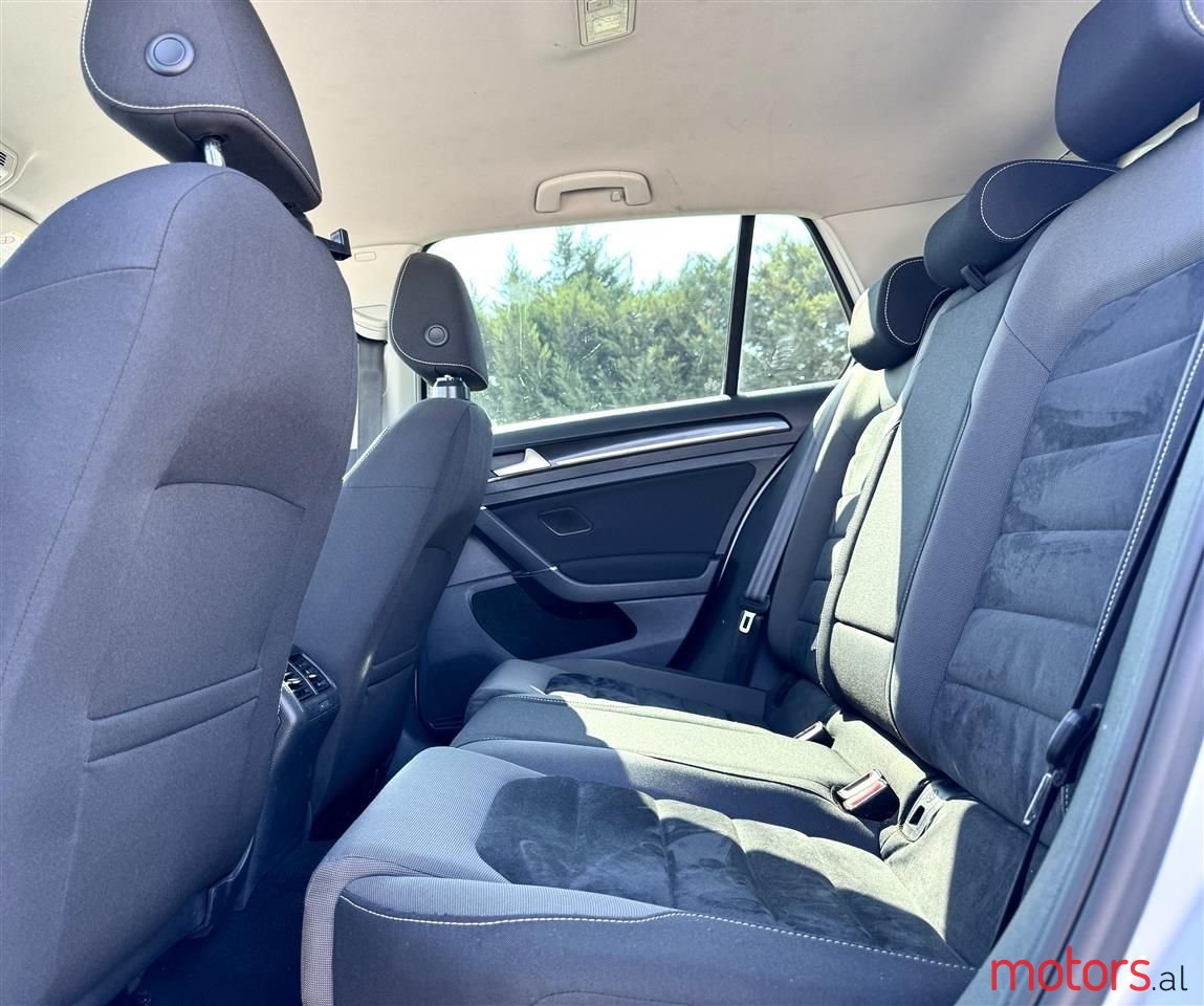 2014' Volkswagen Golf photo #2