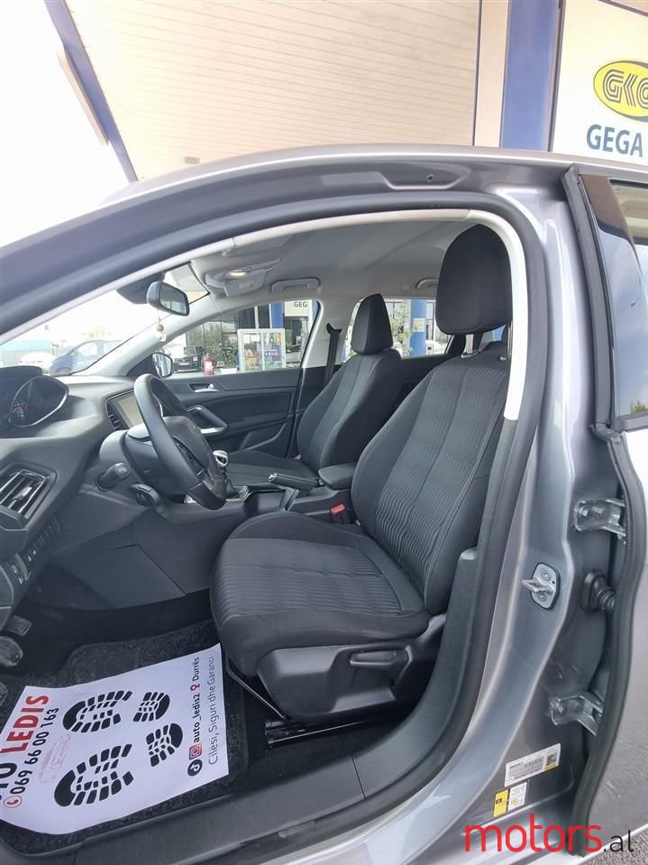 2014' Peugeot 308 photo #6