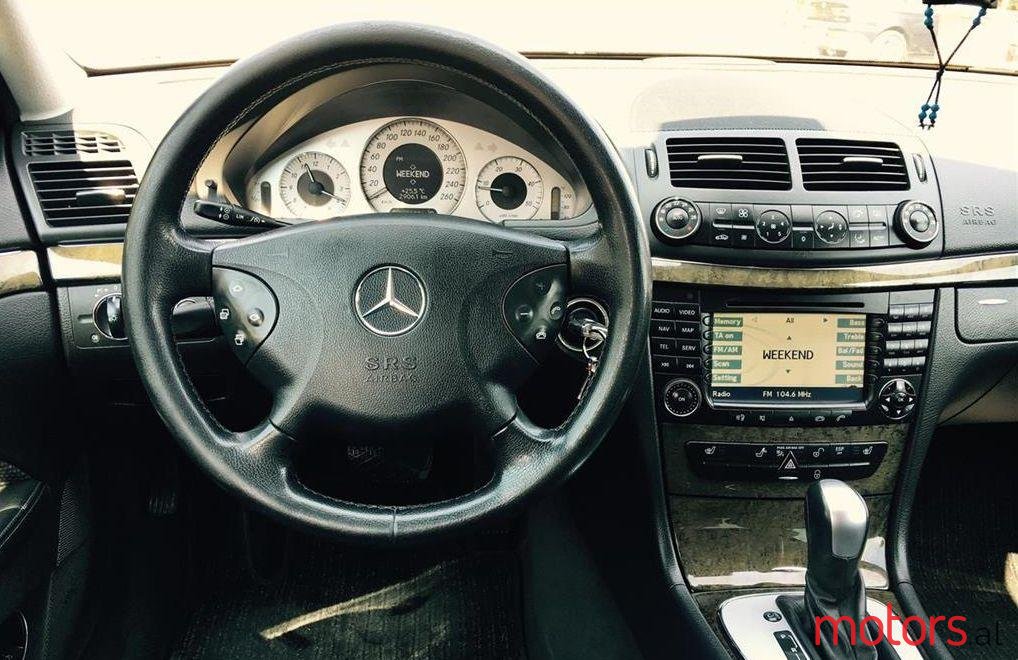 2005' Mercedes-Benz E 220 photo #1