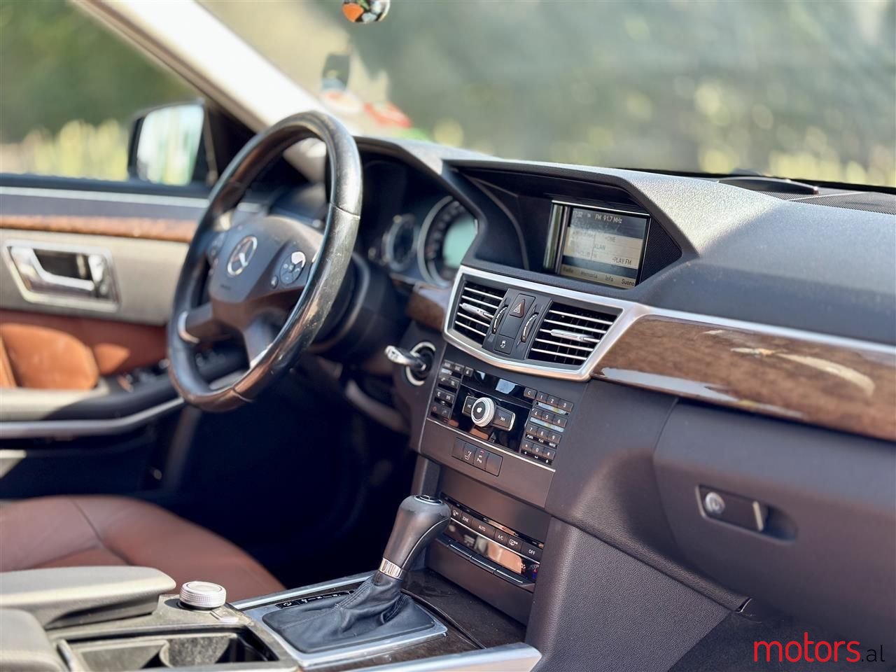 2010' Mercedes-Benz E 220 photo #2