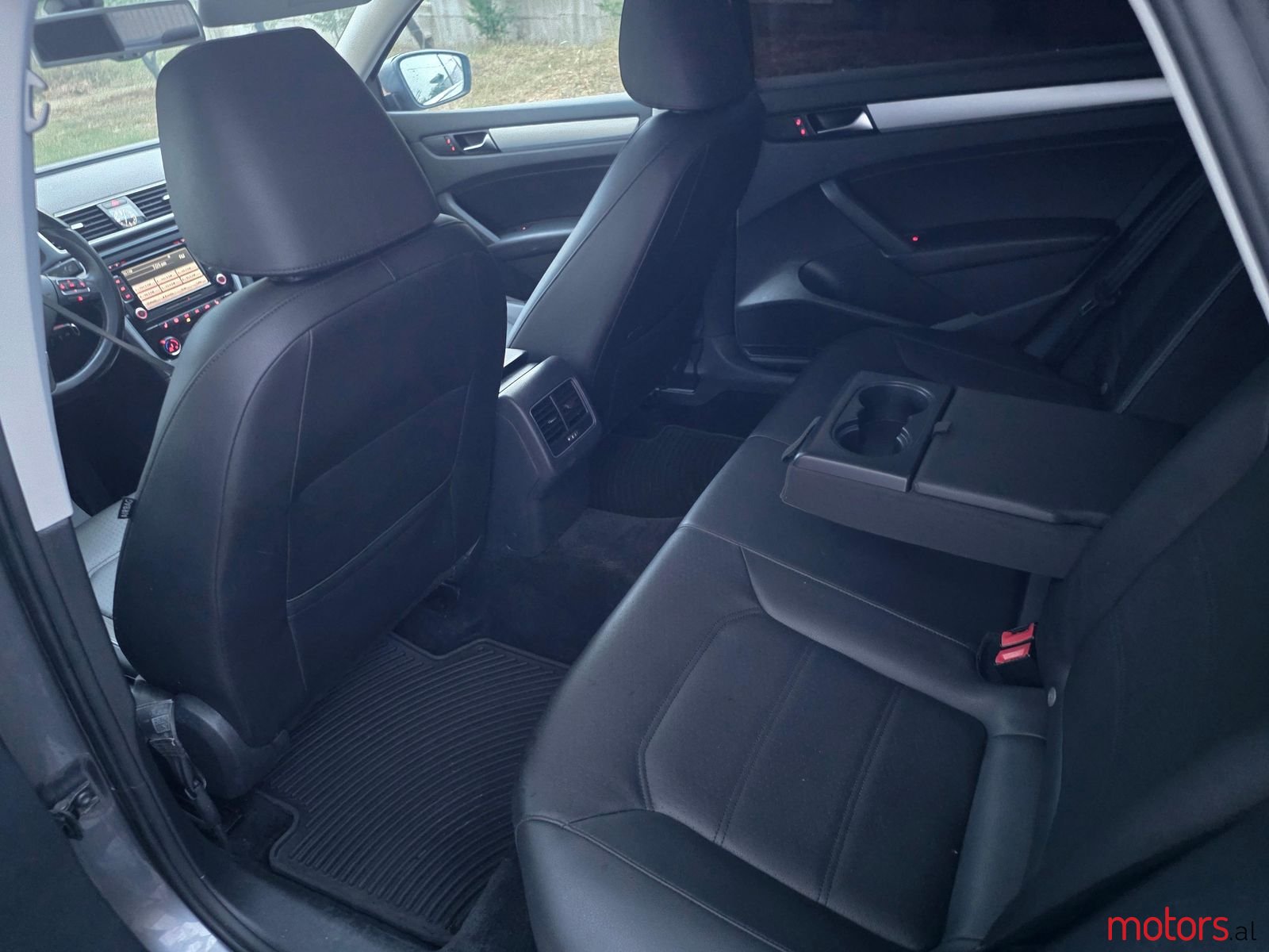 2013' Volkswagen Passat photo #5