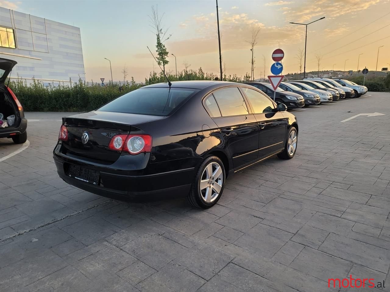 2008' Volkswagen Passat photo #3