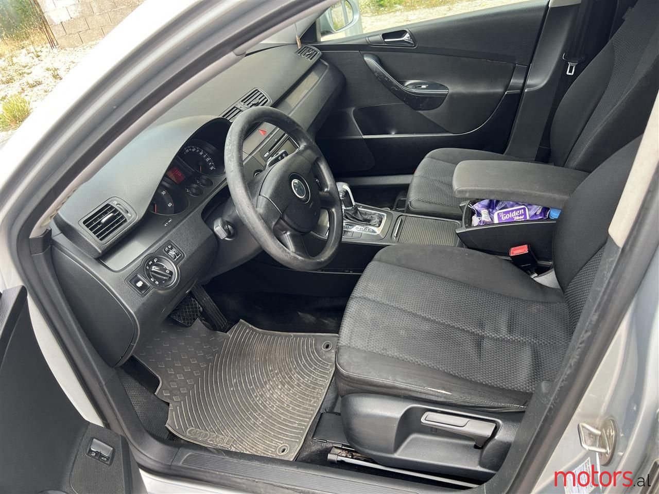 2006' Volkswagen Passat photo #3