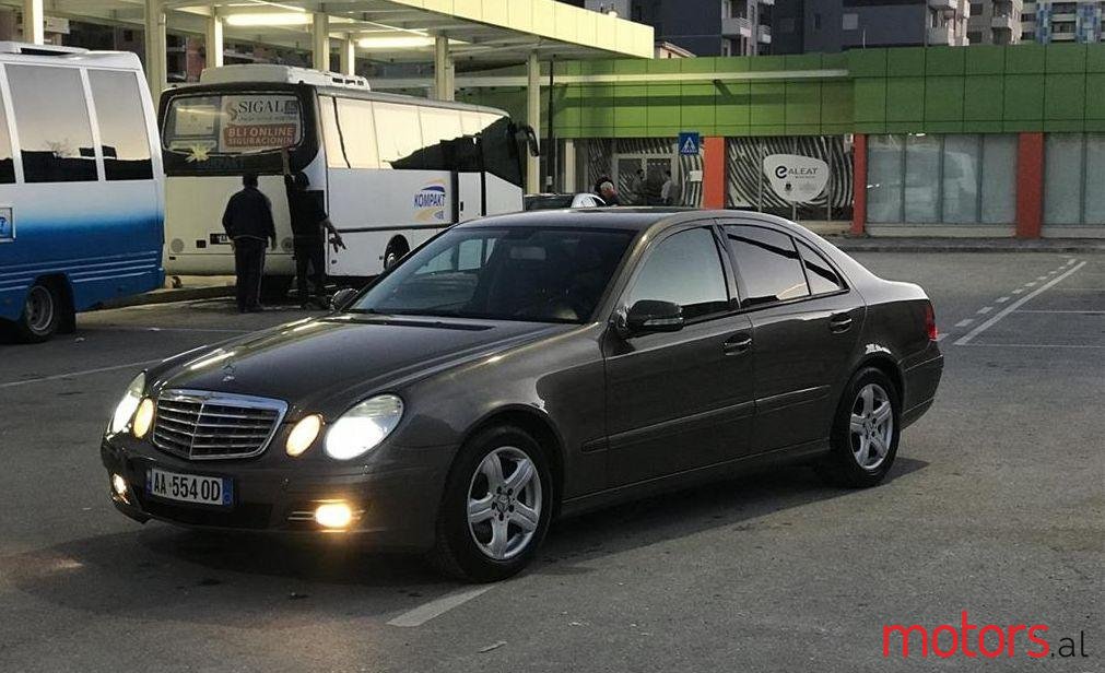 2009' Mercedes-Benz E 220 photo #1