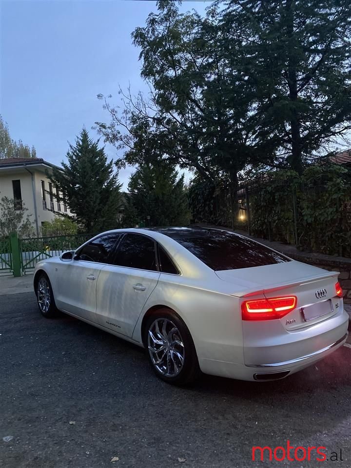 2012' Audi A8 photo #2