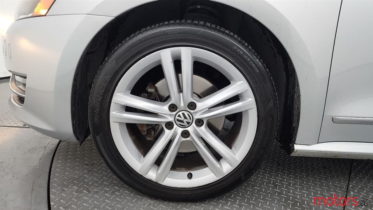2012' Volkswagen Passat photo #2