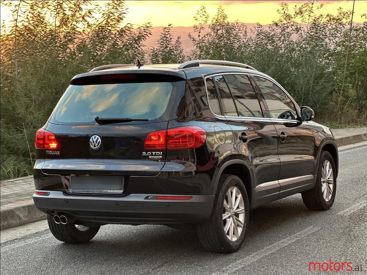 2012' Volkswagen Tiguan photo #5