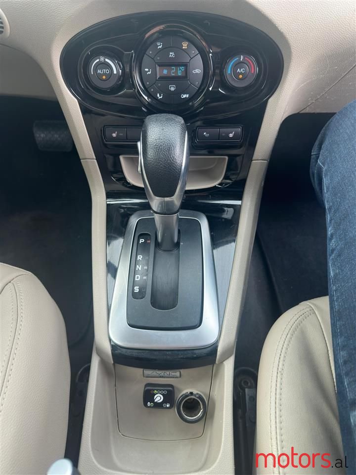 2015' Ford Fiesta photo #5