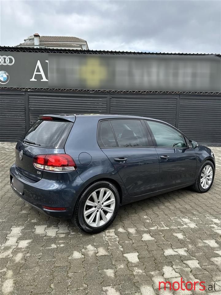 2011' Volkswagen Golf photo #5