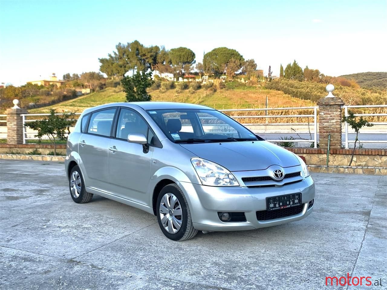 2007' Toyota Avensis Verso photo #1