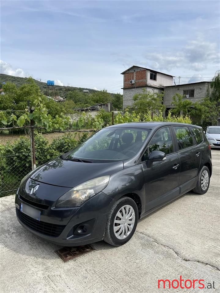 2010' Renault Scenic photo #1