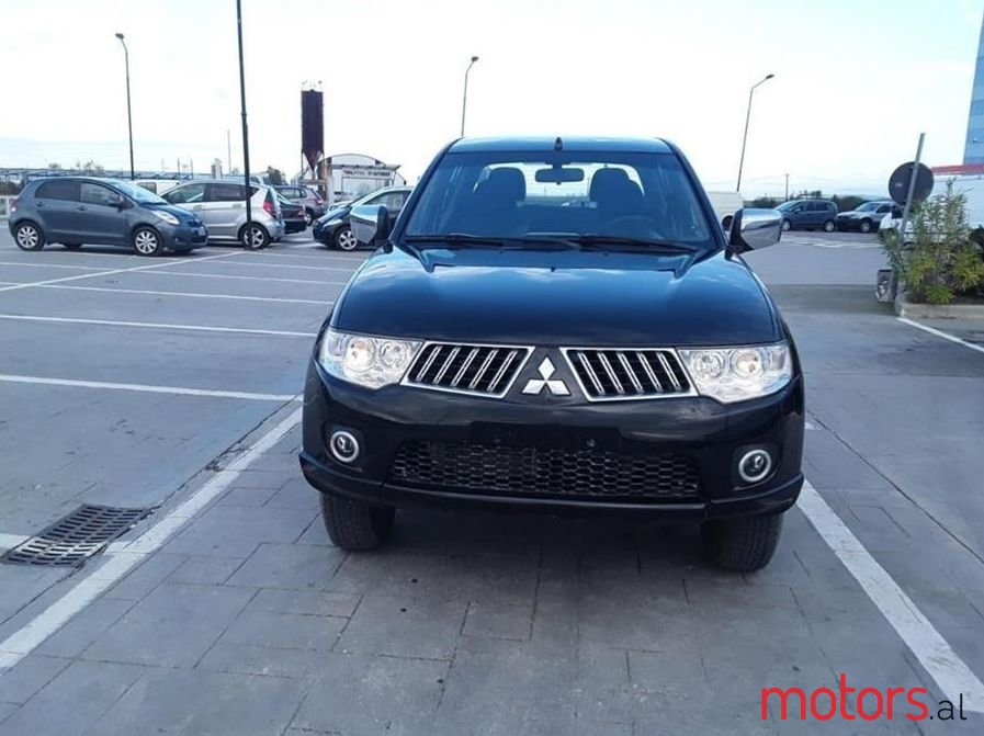 2012' Mitsubishi L200 photo #1
