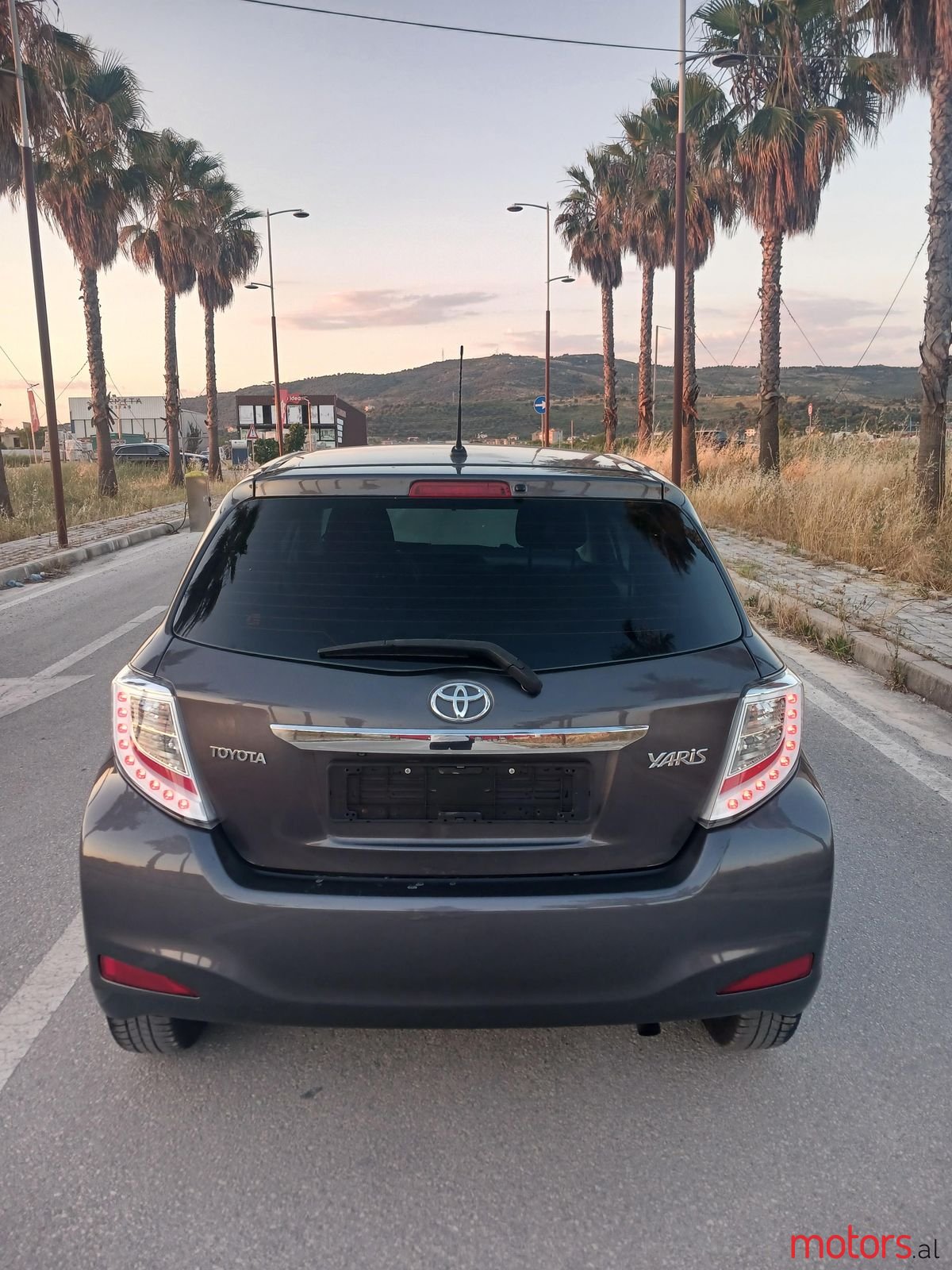 2014' Toyota Yaris photo #6