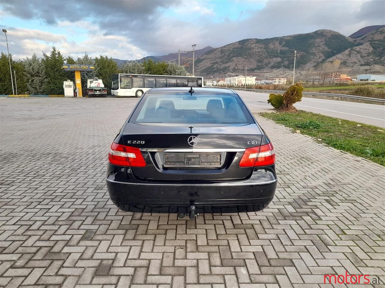2010' Mercedes-Benz E 220 photo #4