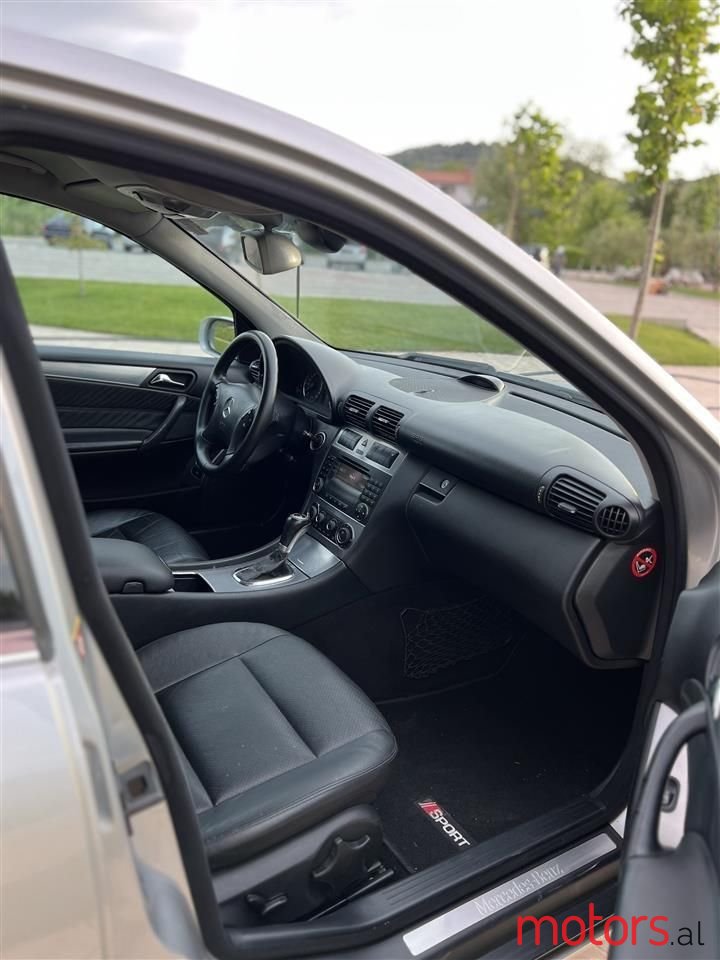 2005' Mercedes-Benz C 220 photo #4