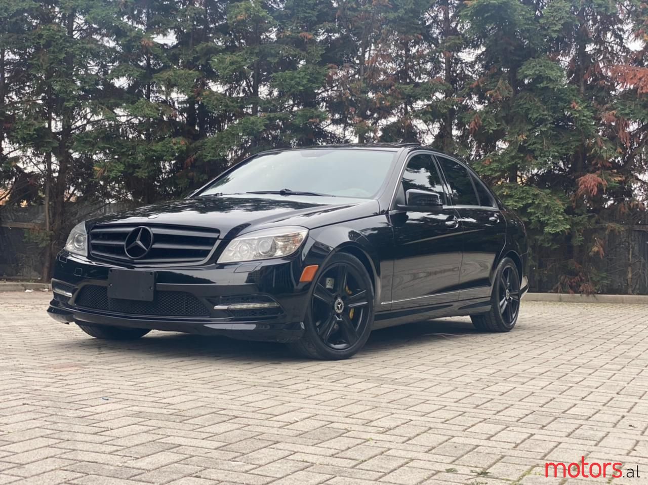 2011' Mercedes-Benz C 300 photo #1