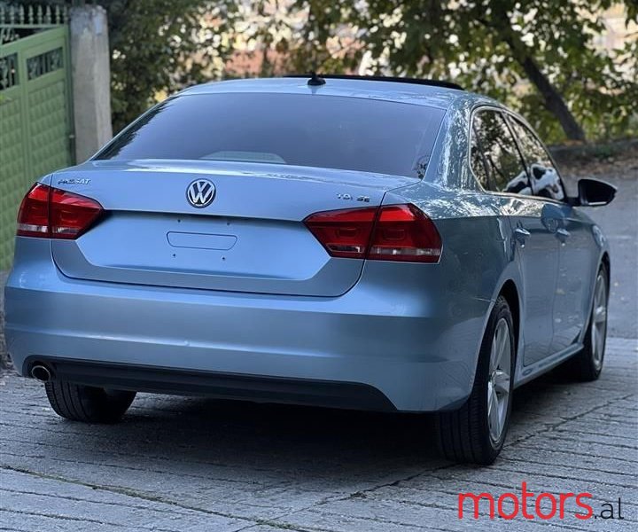 2012' Volkswagen Passat photo #6