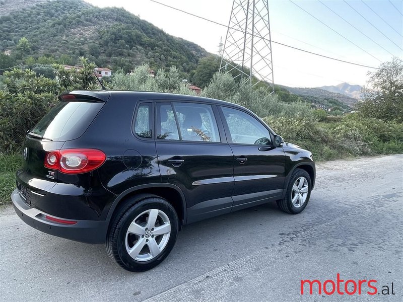 2010' Volkswagen Tiguan photo #4