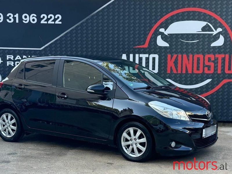 2014' Toyota Yaris photo #1