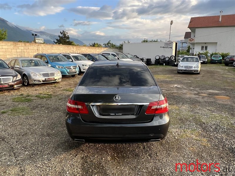 2012' Mercedes-Benz E 220 photo #4