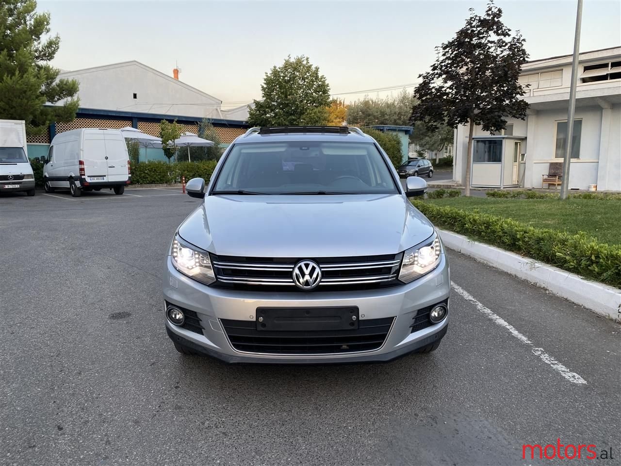2012' Volkswagen Tiguan photo #1