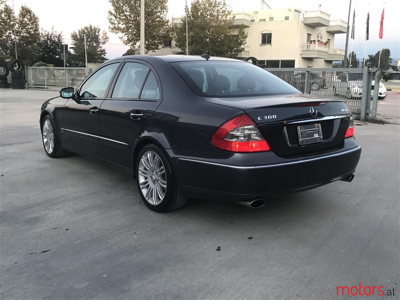 2009' Mercedes-Benz E 300 photo #2