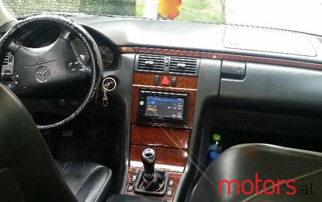 2002' Mercedes-Benz 270 photo #1