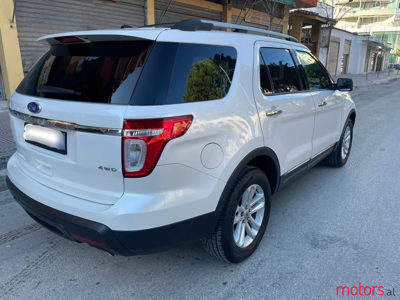 2011' Ford Explorer photo #2