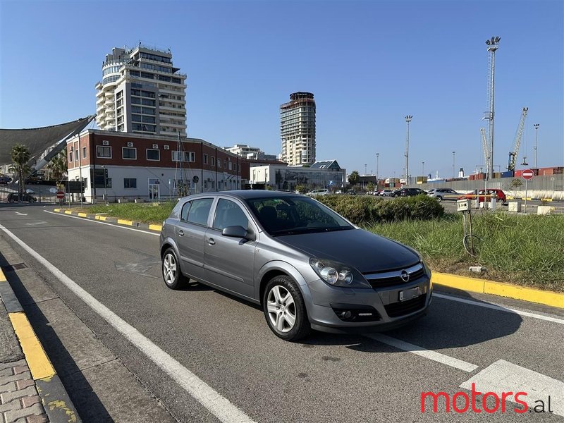 2008' Opel Astra photo #1