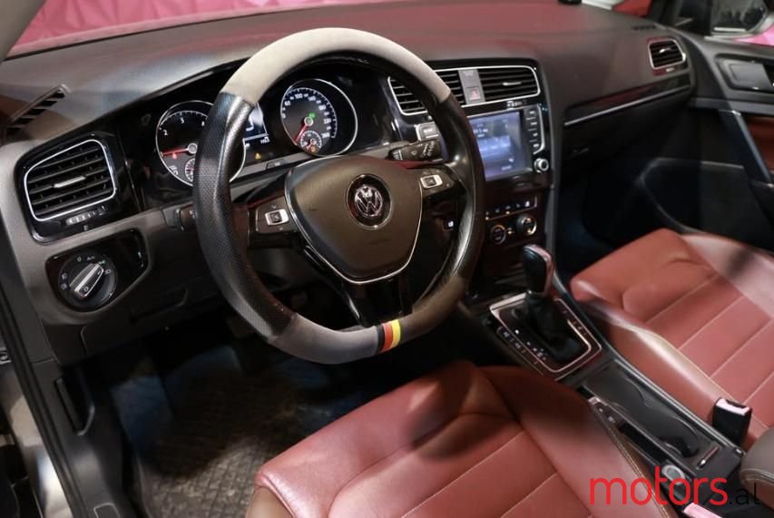 2013' Volkswagen Golf photo #5