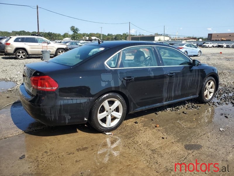 2013' Volkswagen Passat photo #4
